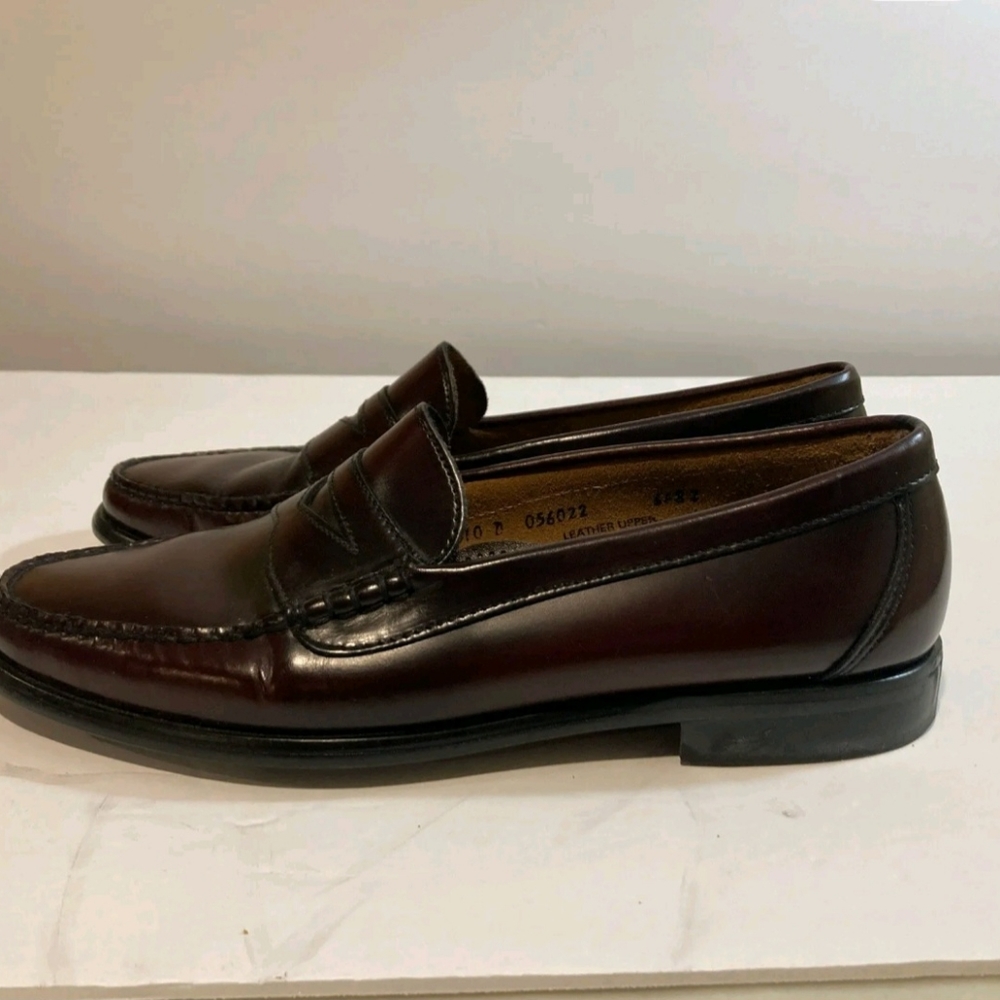 GH Bass Men’s Burgundy Weejuns Penny Loafers Size 9M